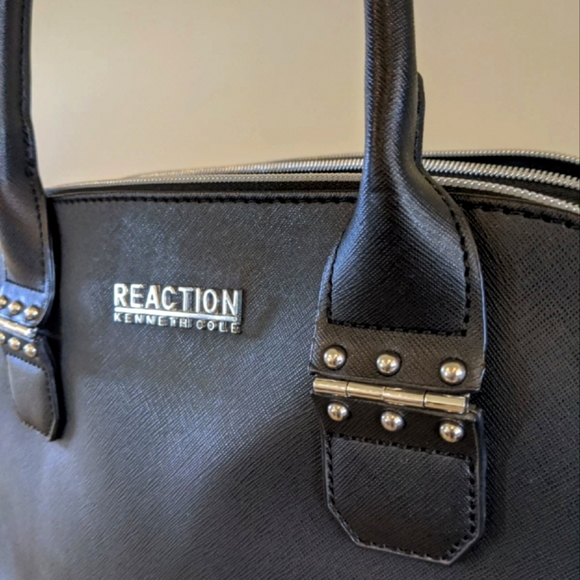 Kenneth Cole reaction Women's Shoulder Bag. - Picture 7 of 7
